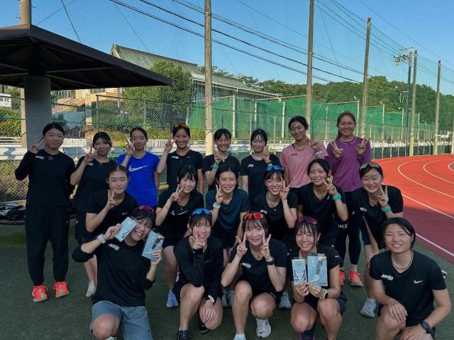 📣全力応援❗️

いよいよ夏合宿シーズン☀️🌻

#名城大学女子駅伝部  が日本一奪還できるよう磁気アイテムをお渡ししました🏃‍♀️🎽

夏の努力によって大輪の花が咲きますように❗️
#コラントッテ はこれからも応援しています。